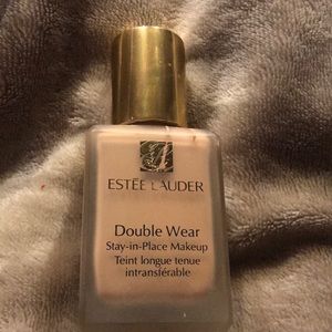 Estée Lauder Double Wear Foundation 3N1